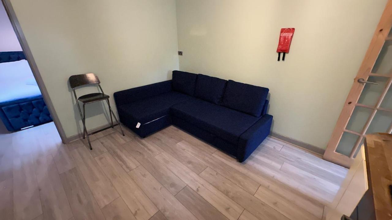 One Bedroom Apartment In Walsall Sleeps 4 Free Wifi By Villazu Bloxwich Exterior photo