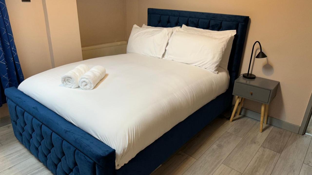 One Bedroom Apartment In Walsall Sleeps 4 Free Wifi By Villazu Bloxwich Exterior photo